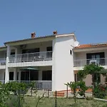 With Parking Space Palit, Rab - 16356 דירה Mundanije
